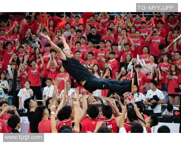 姚明与女生的篮球对决展现实力与魅力的精彩瞬间 姚明与女生的篮球对决展现实力与魅力的精彩瞬间