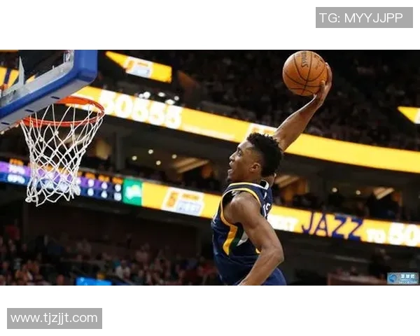 戈贝尔与足球明星同框合影展现体育界跨界友谊与合作魅力 戈贝尔与足球明星同框合影展现体育界跨界友谊与合作魅力