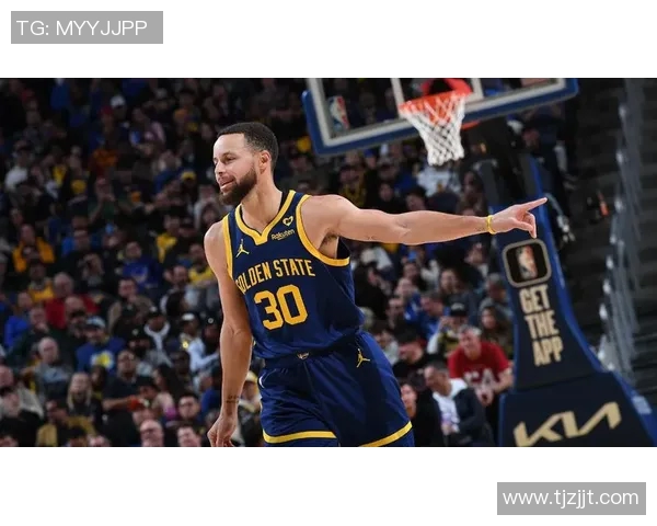 篮球明星库里精彩瞬间视频合集回顾他的辉煌职业生涯与经典比赛时刻